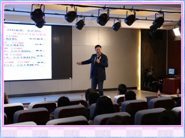 1548637449608254.jpg conew_12月19日,我院理事长曹勇安教授应邀为广西师范大学漓江学院举办的第一届年应用型课程改革与教师发展论坛作《应用型课程建设政策、理论与实践 》专家报告。.jpg