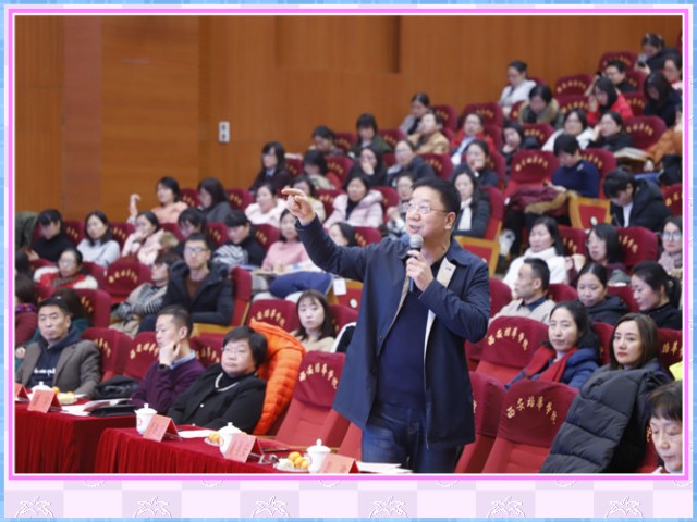1548637424479115.jpg conew_12月18日,西安培华学院举办第四届应用型特色课程评比大赛,我院理事长曹勇安教授应邀出席大赛担任专家评委组组长并做评课。.jpg