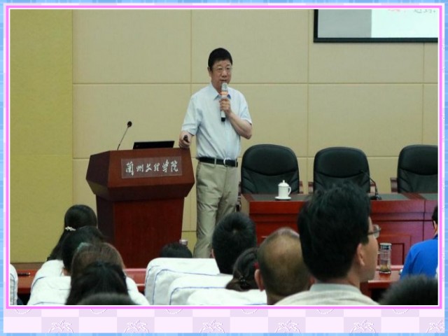 1548636454674996.jpg conew_6月7日,院长曹勇安教授作为教育部规建中心应用型课程建设专家组专家,应邀为兰州文理学作《产教融合的关键——课程改革》讲座,并为该学院教师的说课交流做专家点评。.jpg